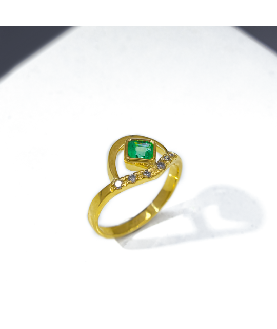 Anillo oro 18k diamantes y esmeralda